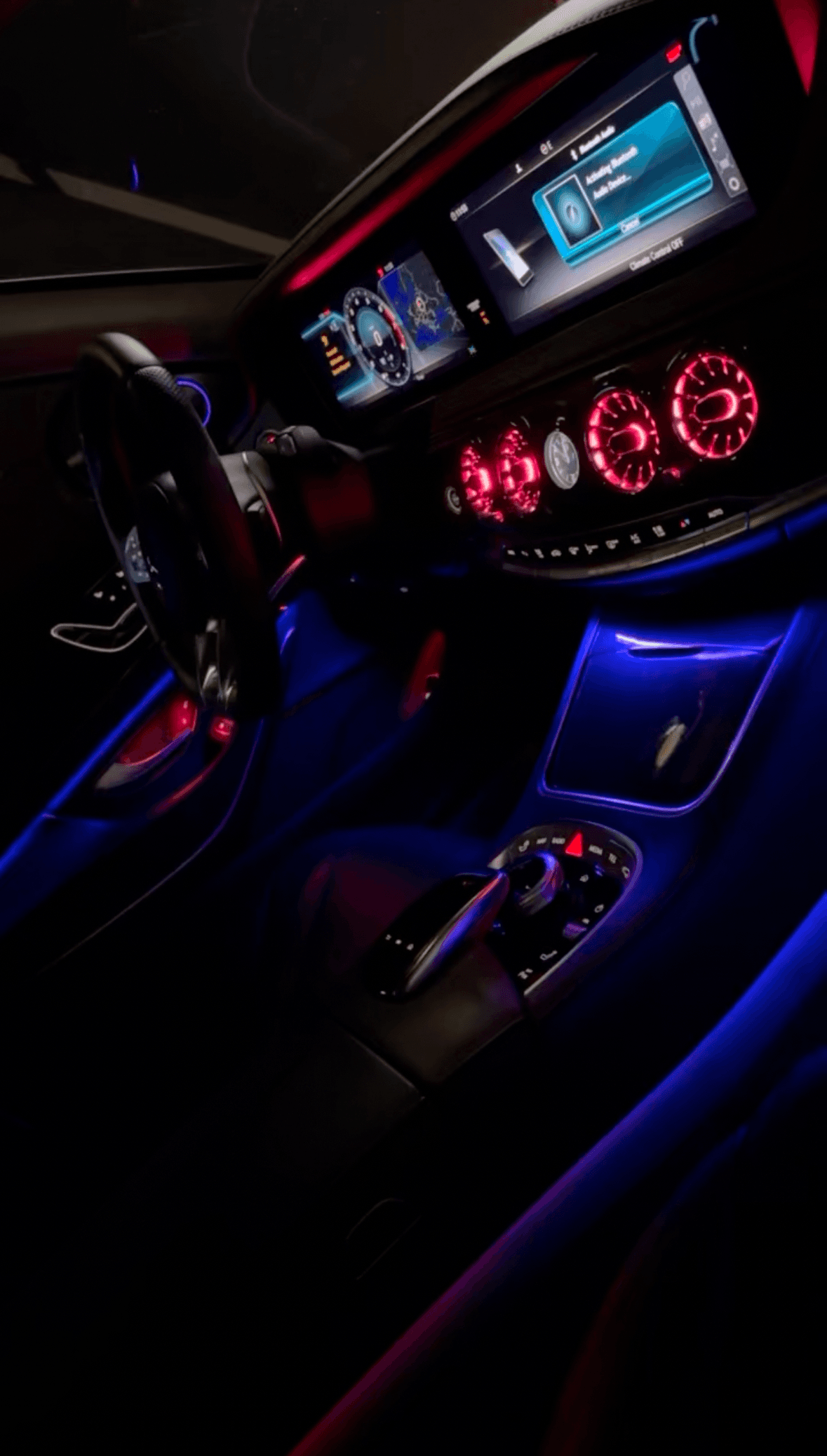 Ambient lighting nocny efekt w kabinie auta