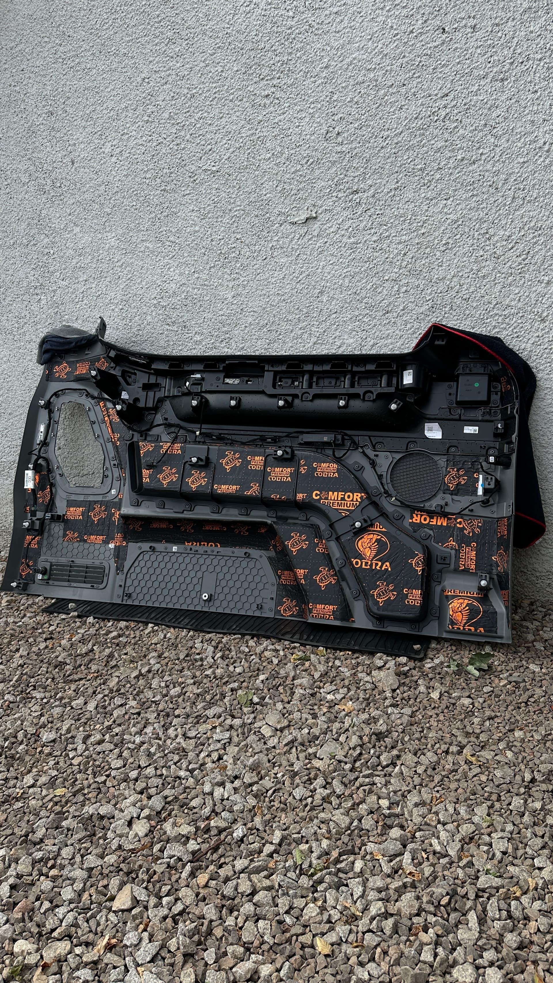 Profesjonalne wyciszanie auta po montazu materialow premium